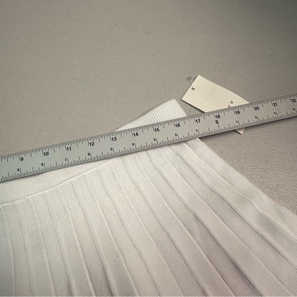 A New Day Women’s Elegant White Pleated Skirt Size XXL - Picture 2 of 7